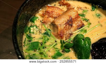 Close-up Images Of Soup Curry With Chicken