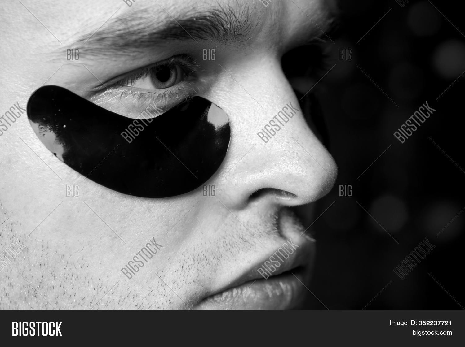 Маска под глаза. Патчи под глаза для мужчин. Патчи promakeup laboratory. Патчи для глаз мужские. Патчи для глаз на парне.