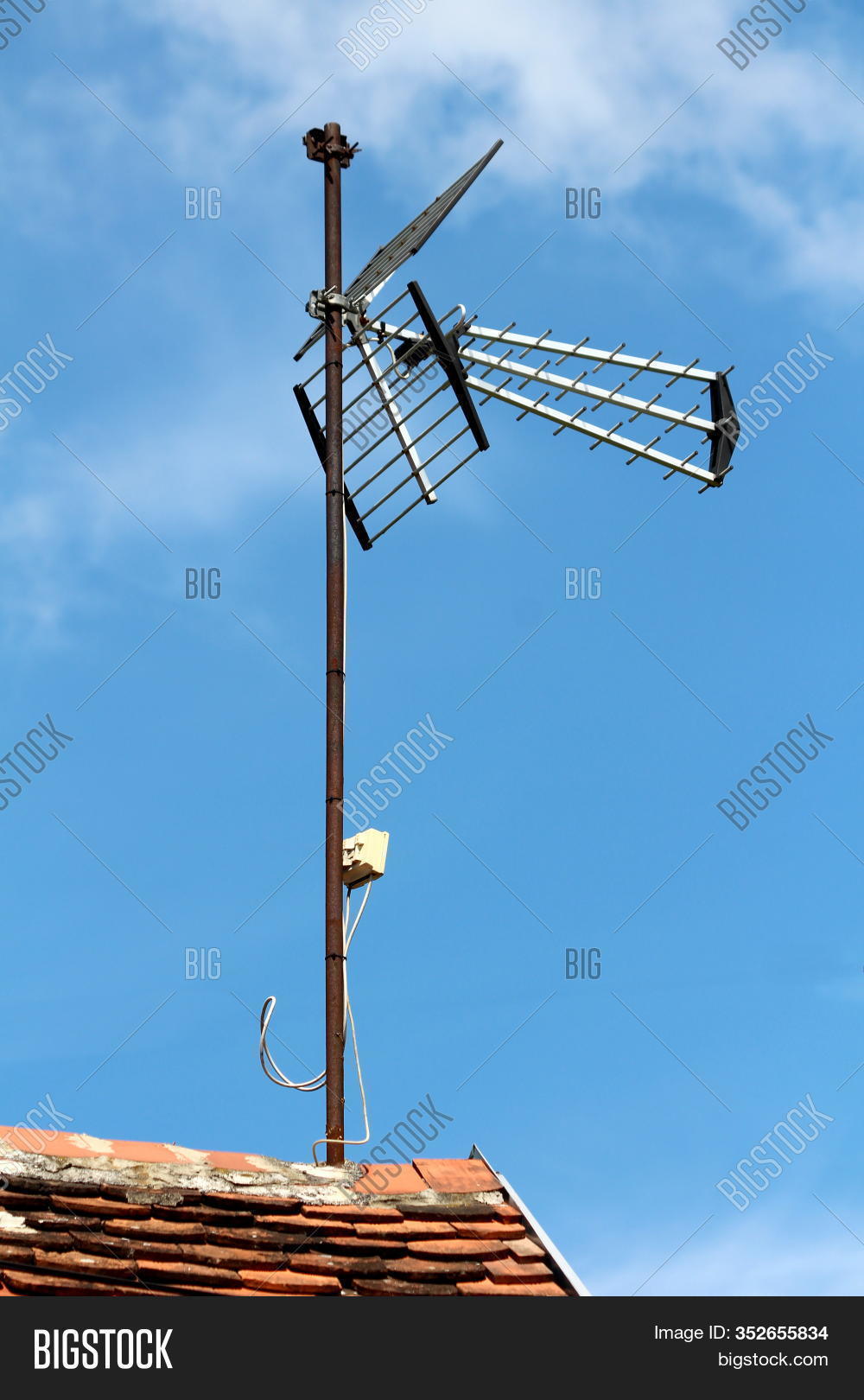 clear blue tv antenna