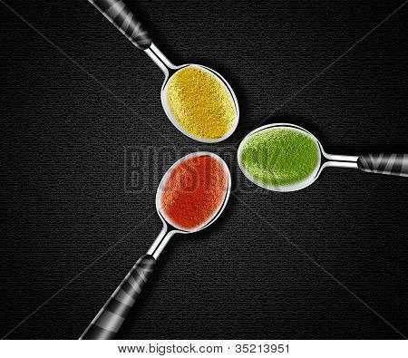 Especias en cucharas