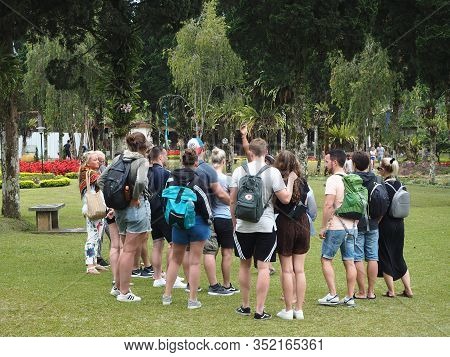 Tabanan Bali, Indonesia - August 24, 2019: A Group Of Tourists Are Chatting On The Grass Field In Be