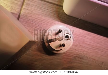 Smart Wi-fi Electrical Outlet. Smart Wi-fi Electrical Outlet