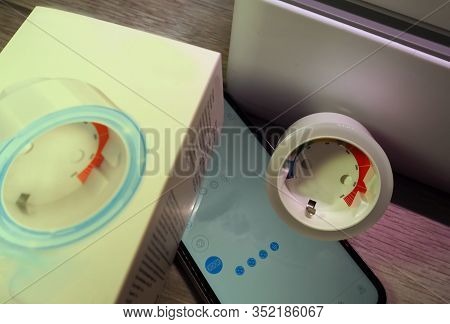 Smart Wi-fi Electrical Outlet. Smart Wi-fi Electrical Outlet