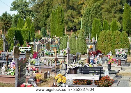 Trzcinsko-zdroj, Poland.8 October 2018. Old Cemetery In Town Trzcinsko-zdroj In Western Poland - For