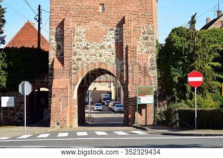Trzcinsko-zdroj, Poland.8 October 2018. Old Urban Buildings In Town Trzcinsko-zdroj In Western Polan