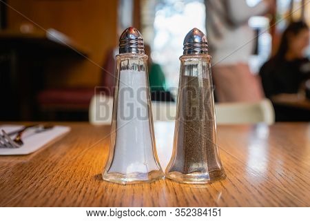 Salt And Pepper - Pepper Shaker And Salt Shaker, The Most Popular Seasonings, Black Pepper And Salt 