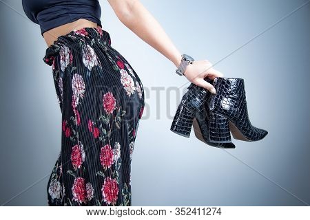 Fashion Woman Feet Flower Trousers Jand Shoes