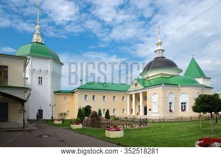 On The Territory Of The Nikolo-peshnoshsky Monastery In The Village Of Lugovoi, Dmitrovsky District,
