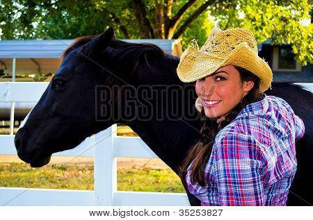 Cowgirl onun atı ile