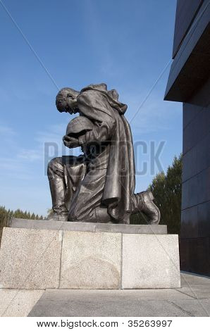 Sovjetiske krigsmindesmærke i Treptower Park i Berlin