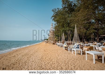 Relax On The Beach In Pattaya Thailand Jomtien Beach With Beach Clubs And Restaurants