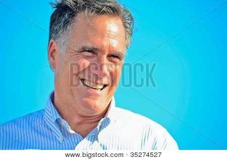 Sonriente de Mitt Romney