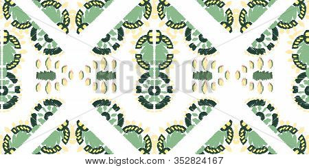 Ethnic Wave Pattern. Seamless  Ehnic Carpet African Pattern.  Aztec Style. Geometric Mosaic