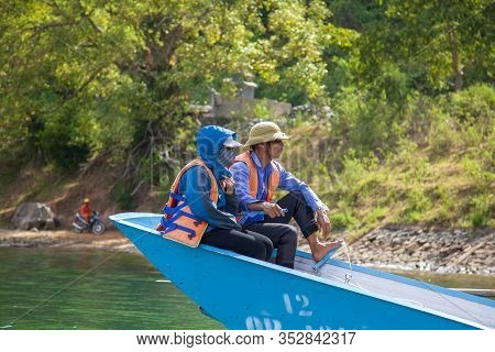 Phong Nha Cave, An Amazing, Wonderful Cavern At Bo Trach, Quang Binh, Long Boats For Guided Tours Of