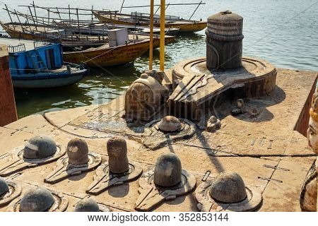 Varanasi, India - March 16, 2019: Shivaling On The Stairs At Gaay Ghat