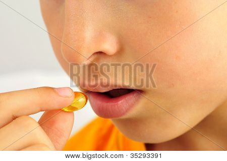 Hand mit Pillen, Medizin zu verwenden