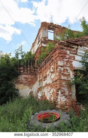 Saratov Region, Russia. Traveling Around The Novoburas District, The Sights Of The Village Of Loch, 