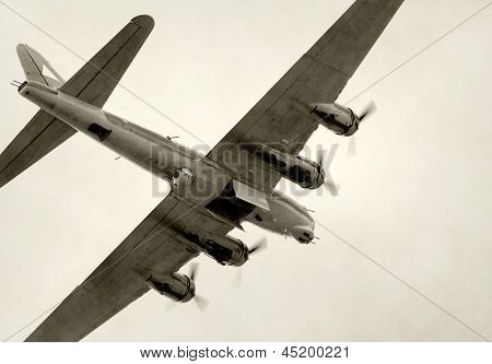Staré bombardér v letu