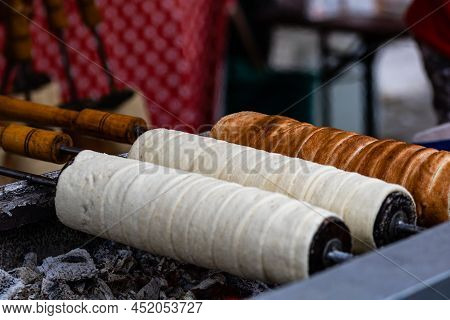 Kurtos Kolacs (kürtőskalács). Traditional Hungarian Cake, Baked With Sugar, Honey And Nuts