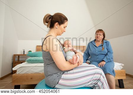 Breastfeeding Consultant Supports Young Mother To Overcome Problems