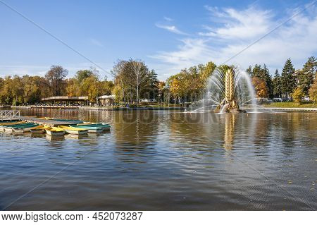 Moscow, Russia / October 4 2020: View Of The Fountain Zolotoy Kolos (golden Ear) At The All-russia E