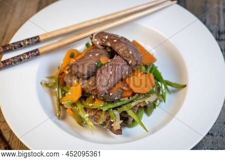 Recipe Sesame Beef Wok, Minced Summer Vegetables, France
