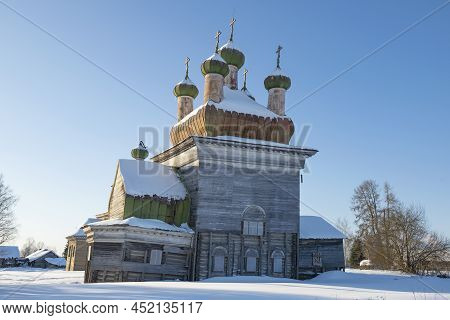 Orthodox Wooden Church Of Michael The Archangel (1715) On February Afternoon. Shelokhovskaya (arkhan