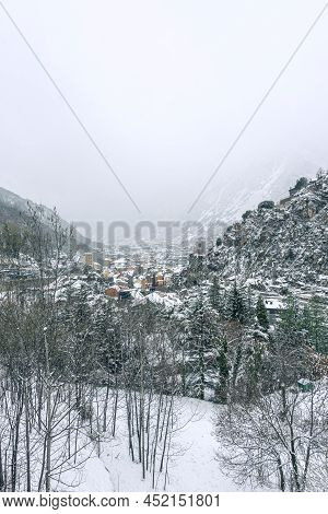 Escaldes Engordany, Andorra: 2022 April 2: Snowfall In The Capital City Of Andorra In The Winter Of 