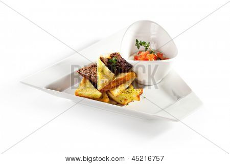 Geröstetes Brot mit Tomaten-Sauce