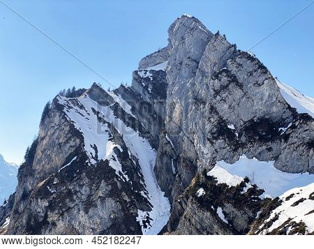 Rocky Peak Mättlistock (maettlistock Or Mattlistock, 1911 M) In The Glarus Alps Mountain Range, Over