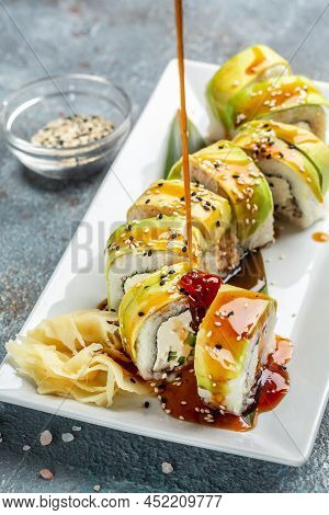 Sushi Rolls With Avocado And Cream Cheese, Vegetarian Sushi Roll, Ushi Menu, Restaurant. Seafood, As