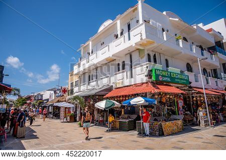 Playa Del Carmen, Mexico - March 28, 2022: View Of Shops And Street Scenes On 5th Avenue In Play Del