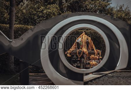 The Thao Maha Phrom Shrineis A Shrine Which Houses A Statue Of Phra Phrom (four Faced God) Looking T