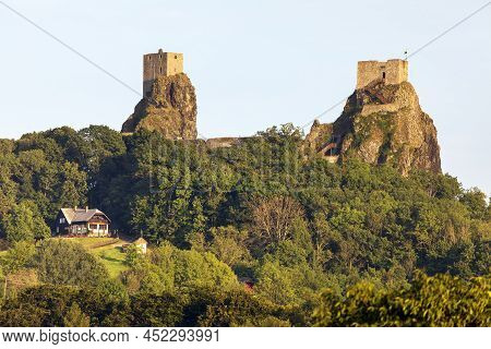 Trosky Castle Ruins, Two Towers Called Pana And Baba, Czech Paradise, Bohemia, Czech Republic