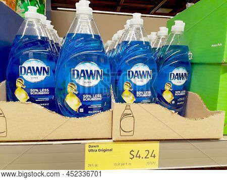 Dawn Brand Dish Detergent At Aild\'s Food Supermart-april 2, 2022-north Windham, Ct, Usa