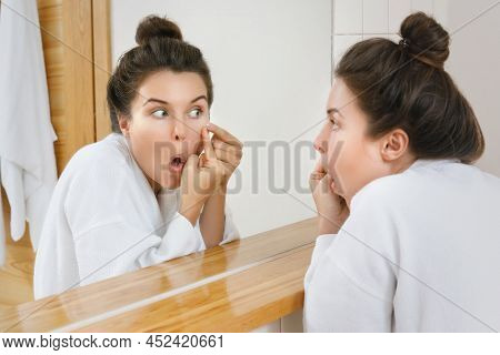 Young Woman Squeeze Pimples In The Bathroom