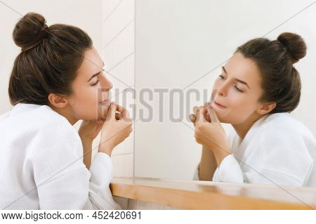 Young Woman Squeeze Pimples In The Bathroom