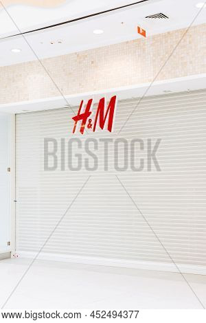 Saint Petersburg, Russia - 04.01.2022: Hennes And Mauritz Or Hm Or H And M Is Closed In Shopping Mal