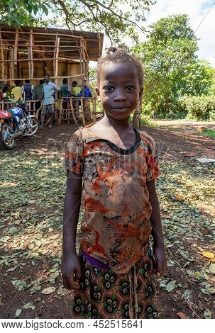 Cure - Jinka, Omo River Valley, Ethiopia - May 10, 2019: Portrait Of Happy Teenage Girl With Tangled
