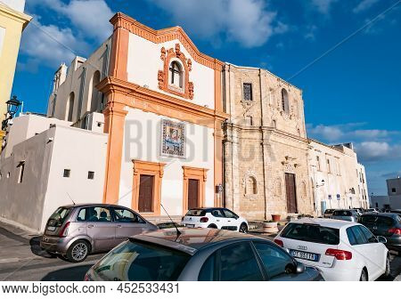 Gallipoli, Italy - October 27, 2021: Chiesa Del Santissimo Crocifisso Church In Sunny Gallipoli, Ita