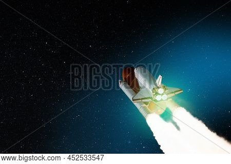 Spaceship Lift Off. Space Shuttle With Smoke And Blast Takes Off Into The Starry Sky. Rocket Starts 