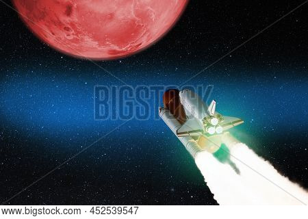 Spaceship Lift Off. Space Shuttle With Blast And Smoke Takes Off To The Red Planet Mars. Mars Concep
