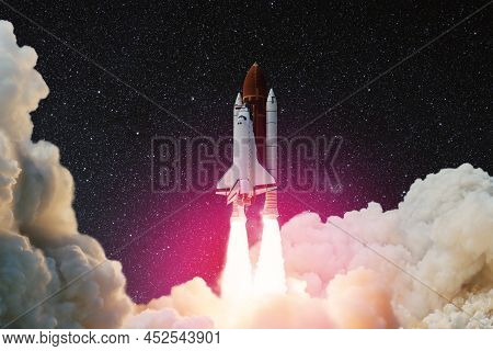 Spaceship Lift Off. Space Shuttle With Smoke And Blast Takes Off Into The Starry Sky. Rocket Starts 