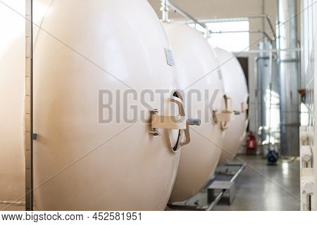 Containers For The Production Of Strong Scotch Drinks With Wood Raw Materials