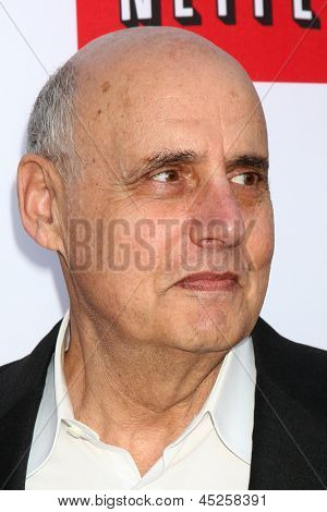 LOS ANGELES - 29 APR: Jeffrey Tambor arriva presso la 