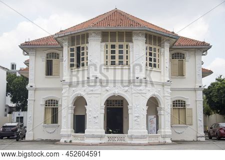 Singapore- Mar 26, 2020: Exterior Of Sing Hoe Hotel Located Along Mountbatten Road, Singapore. It Is