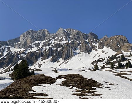 Rocky Peaks Mutteristock (2295 M) And Rädertenstock (raedertenstock Or Redertenstock, 2294 M) In The