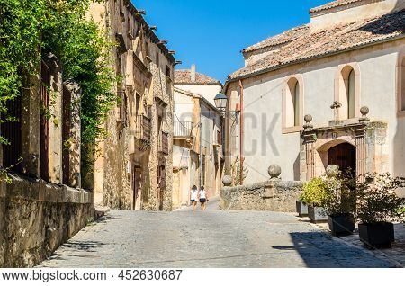 Sepulveda, Spain - September 12, 2021: Architecture In The Medieval Town Of Sepulveda, One Of The Mo