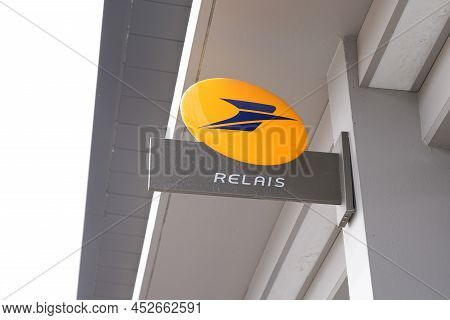 Bordeaux , Aquitaine  France - 04 04 2022 : La Poste Relais Text Sign And Logo Brand On Facade Offic