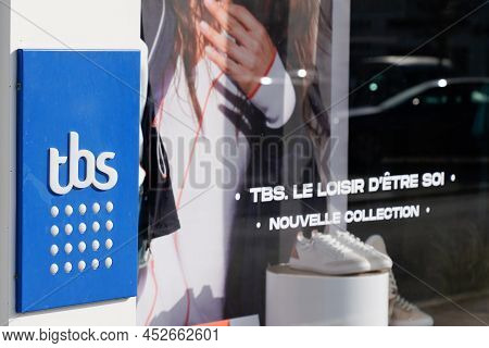 Bordeaux , Aquitaine  France - 03 27 2022 : Tbs Store Logo Sign Shop Clothes Boat And Footwear Brand
